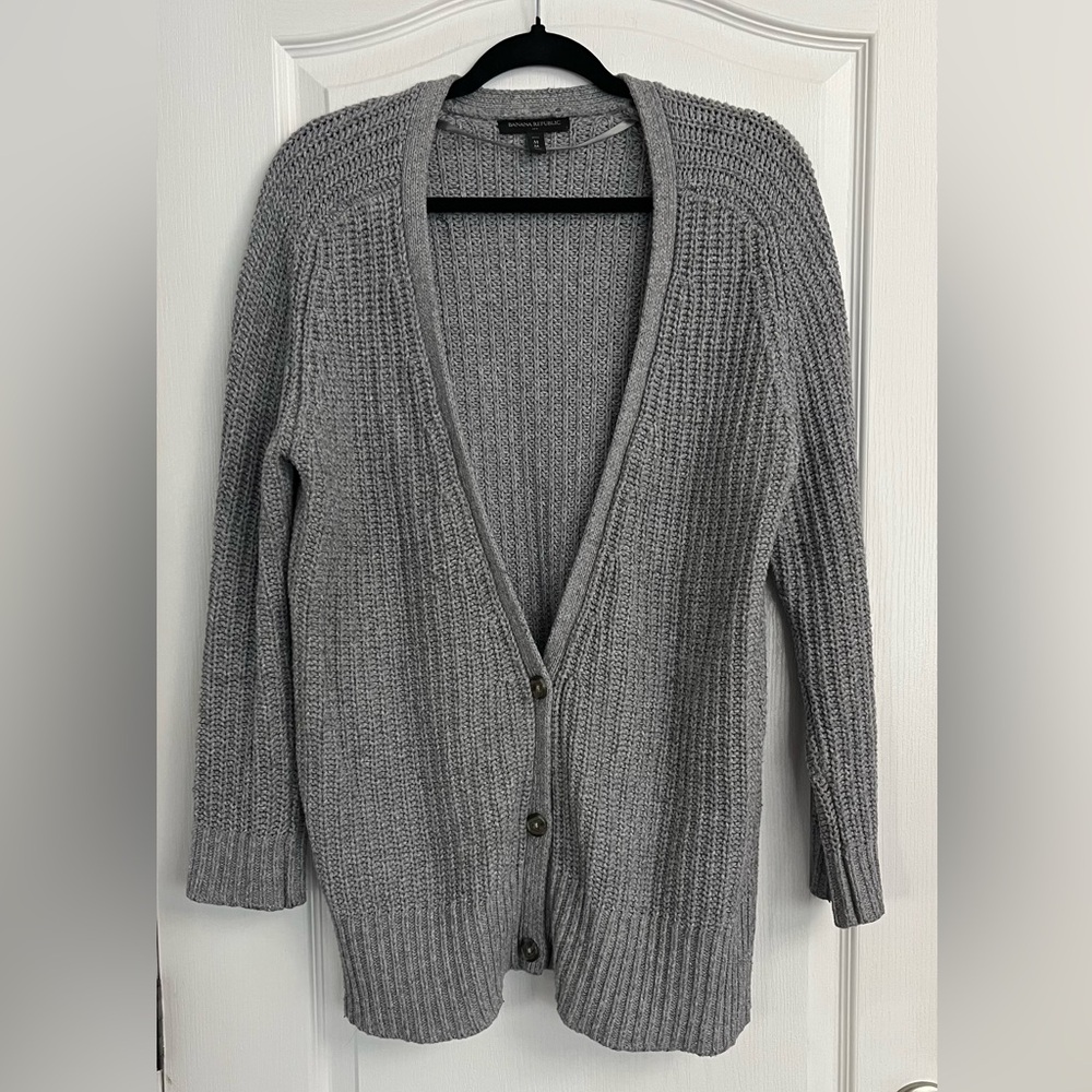 Banana Republic Medium Petite Chunky Gray Knit Cardigan Sweater